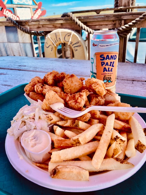 Scallop roll at Two Little Fish, Westerly RI. Sand Pail Ale by Grey Sail Brewing, Westerly RI. Photo: Pete Brunelli c2022